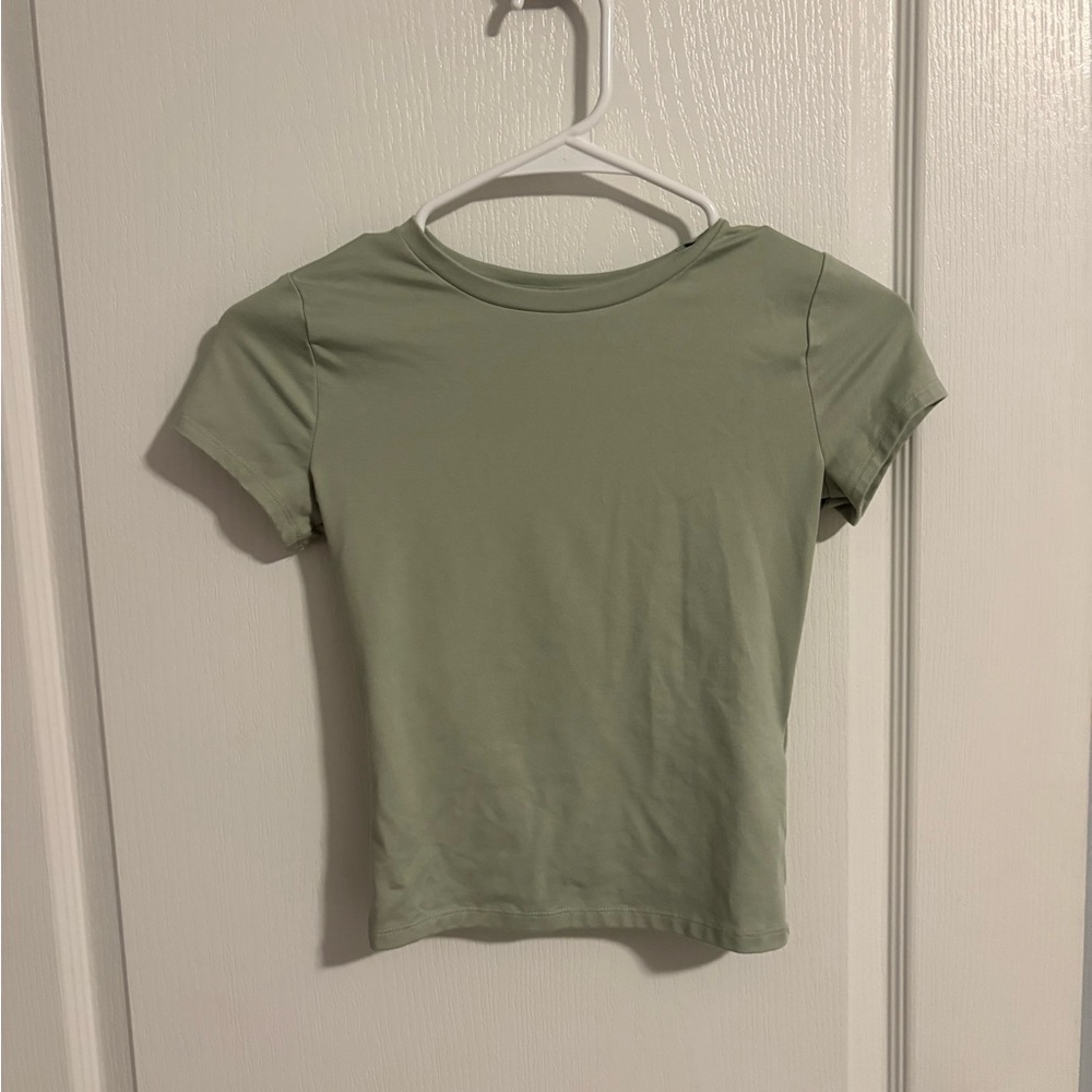 Green Hollister tee
